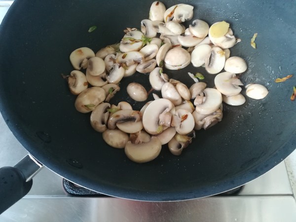 口蘑雪菜燉豆腐的做法-家常味炒菜譜