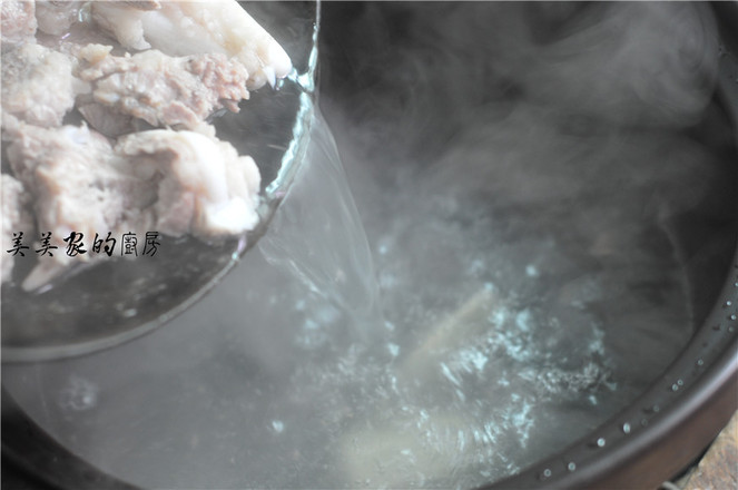 花生蓮藕燉排骨的做法-咸鮮味燉菜譜