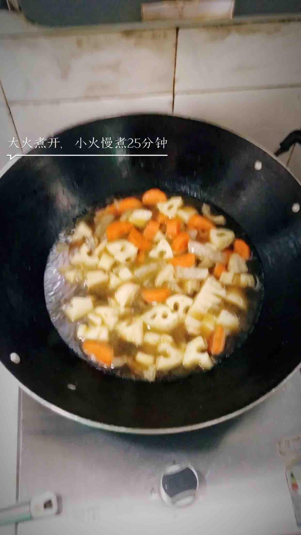 蓮藕燜豬肉皮的做法-家常味燉菜譜
