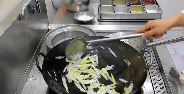 蔥爆羊肉，秋季滋補佳品的做法-家常味炒菜譜