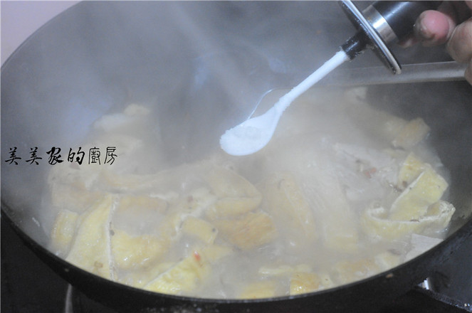 回鍋油豆腐燒肉的做法-家常味燒菜譜