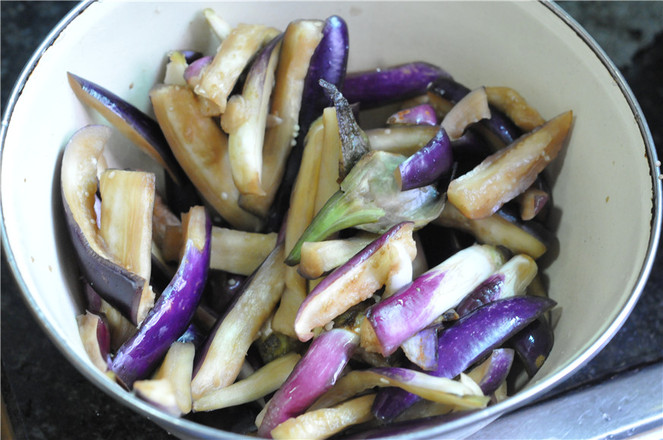 【蒜蓉爆香茄子】簡單、少油、不變色的下飯菜！的做法-蒜香味炒菜譜