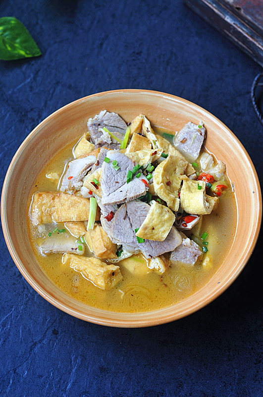 回鍋油豆腐燒肉的做法-家常味燒菜譜