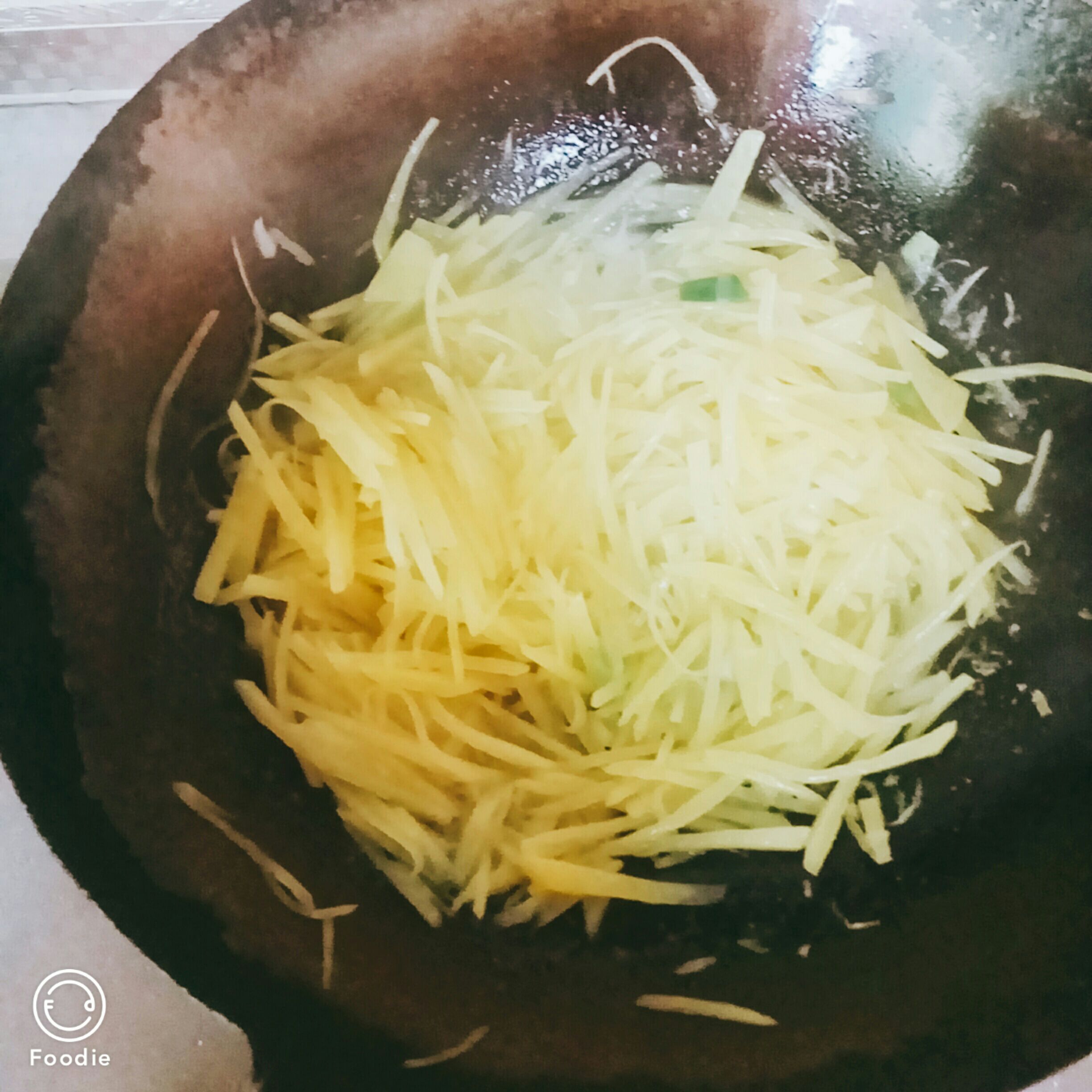 蒜苗炒土豆絲的做法-家常味炒菜譜