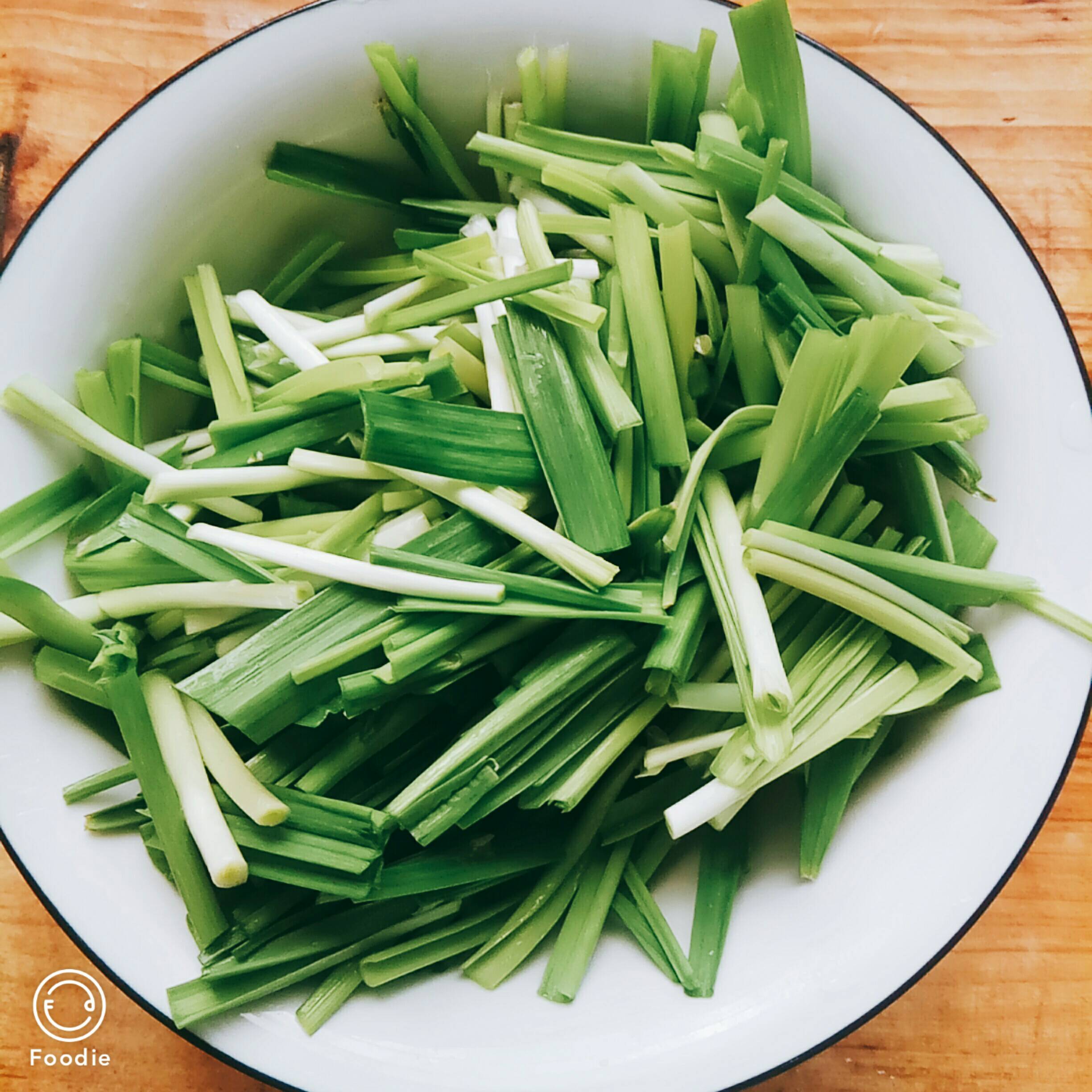 蒜苗炒土豆絲的做法-家常味炒菜譜