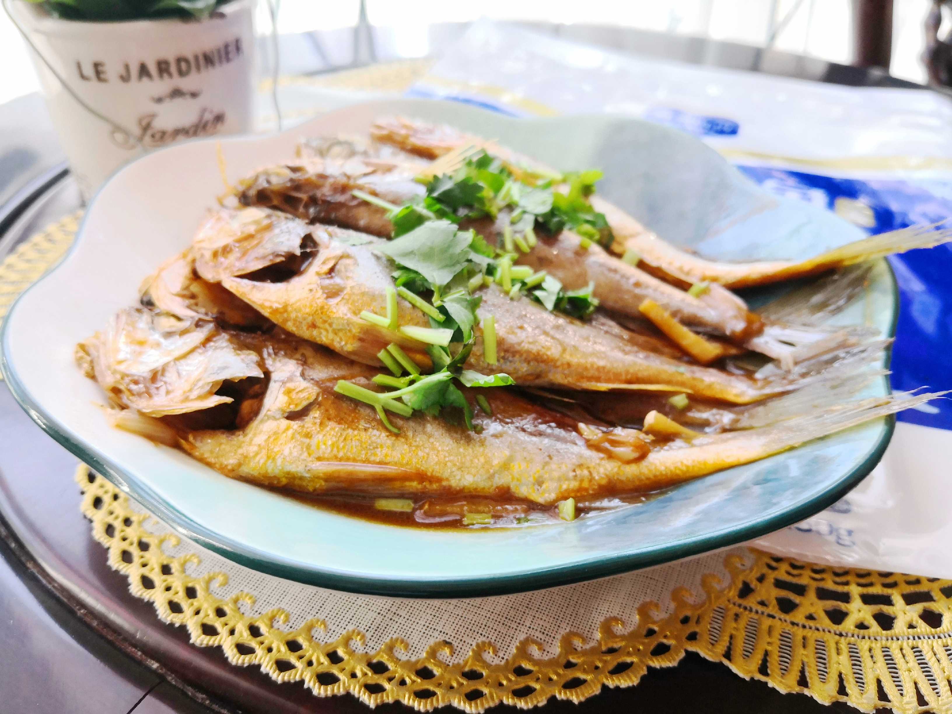 紅燒小黃魚的做法-咸鮮味燒菜譜