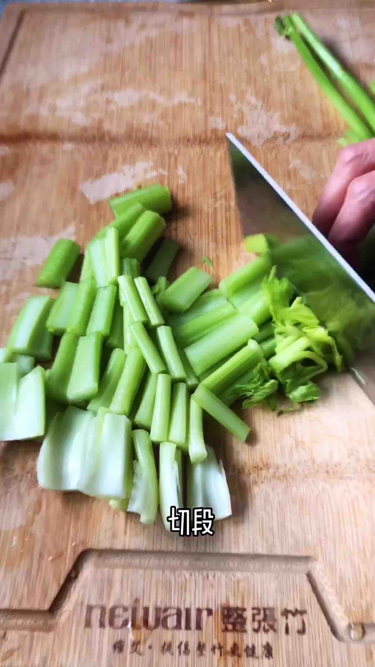 芹菜拌黑木耳的做法-咸鮮味拌菜譜