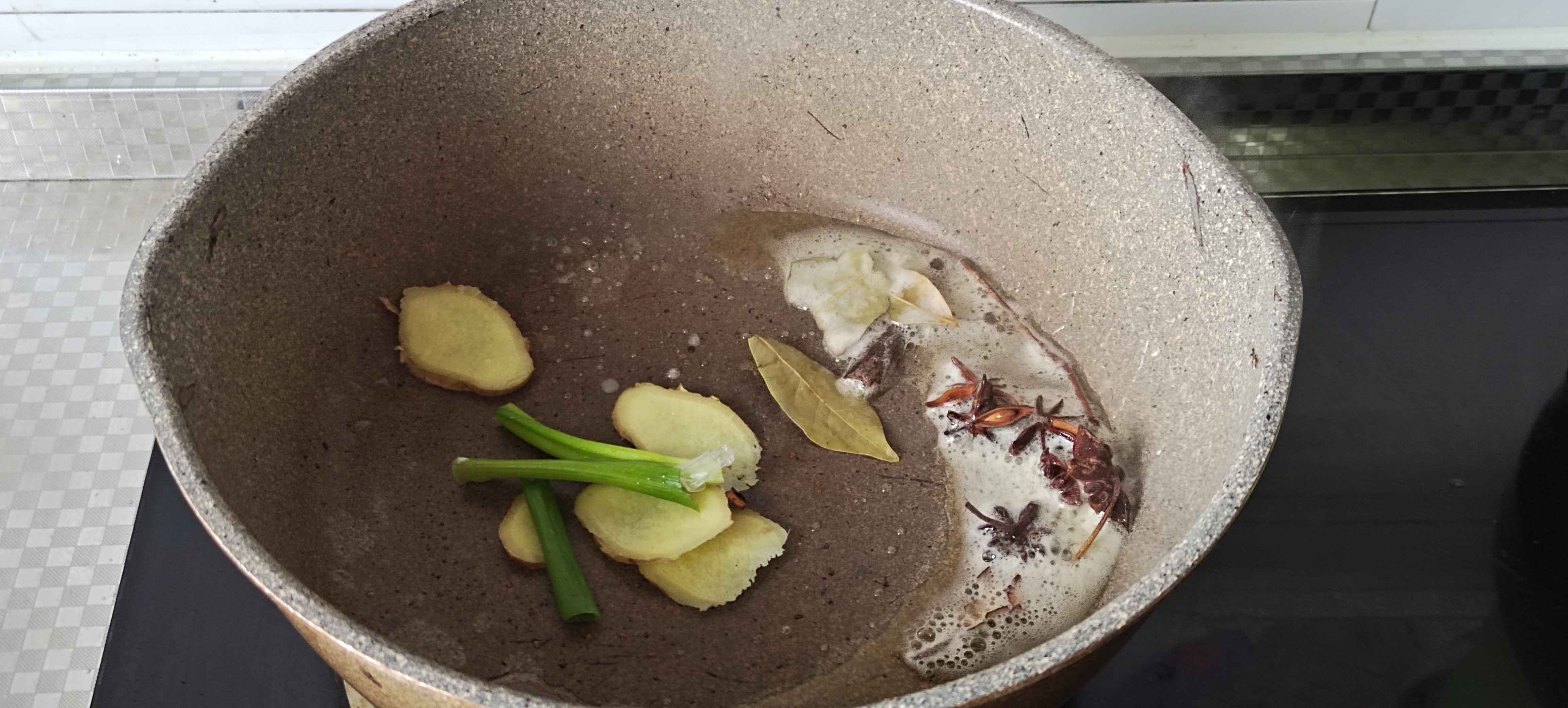 秋冬滋補養生…紅燒排骨山藥的做法-咸鮮味燒菜譜