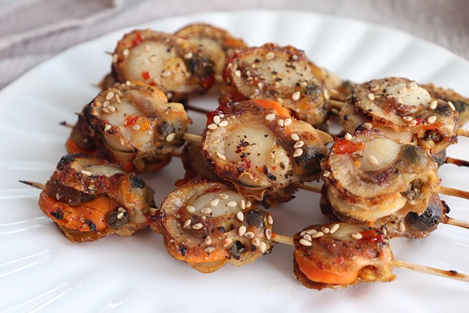 烤扇貝串兒，鮮香十足超好吃的做法-咸鮮味烤菜譜