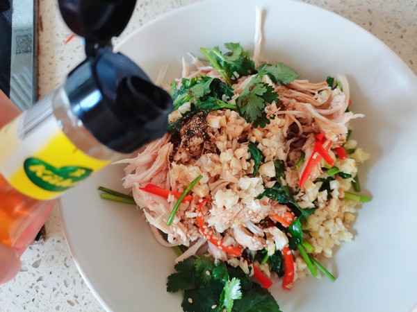 咸香涼拌雞絲的做法-咸鮮味拌菜譜