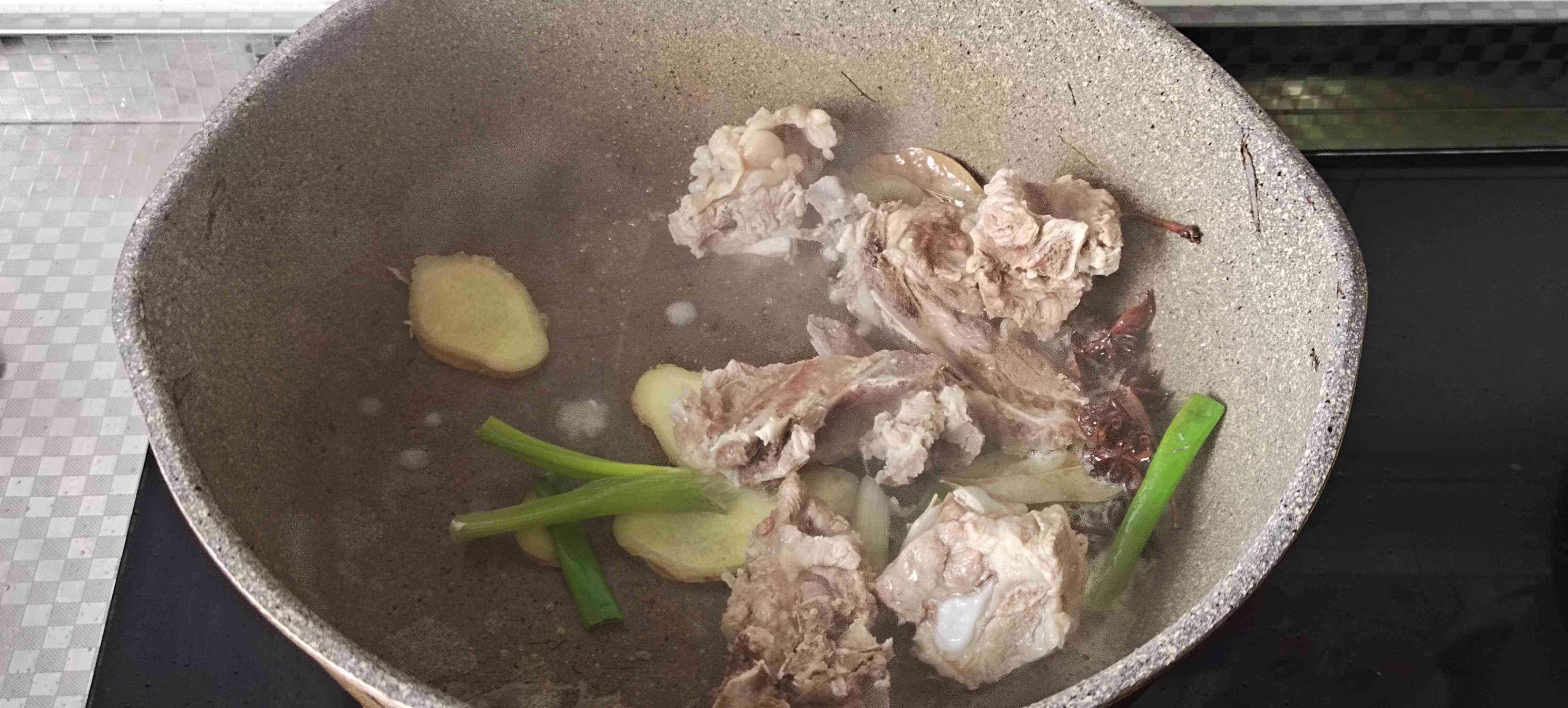 秋冬滋補養生…紅燒排骨山藥的做法-咸鮮味燒菜譜