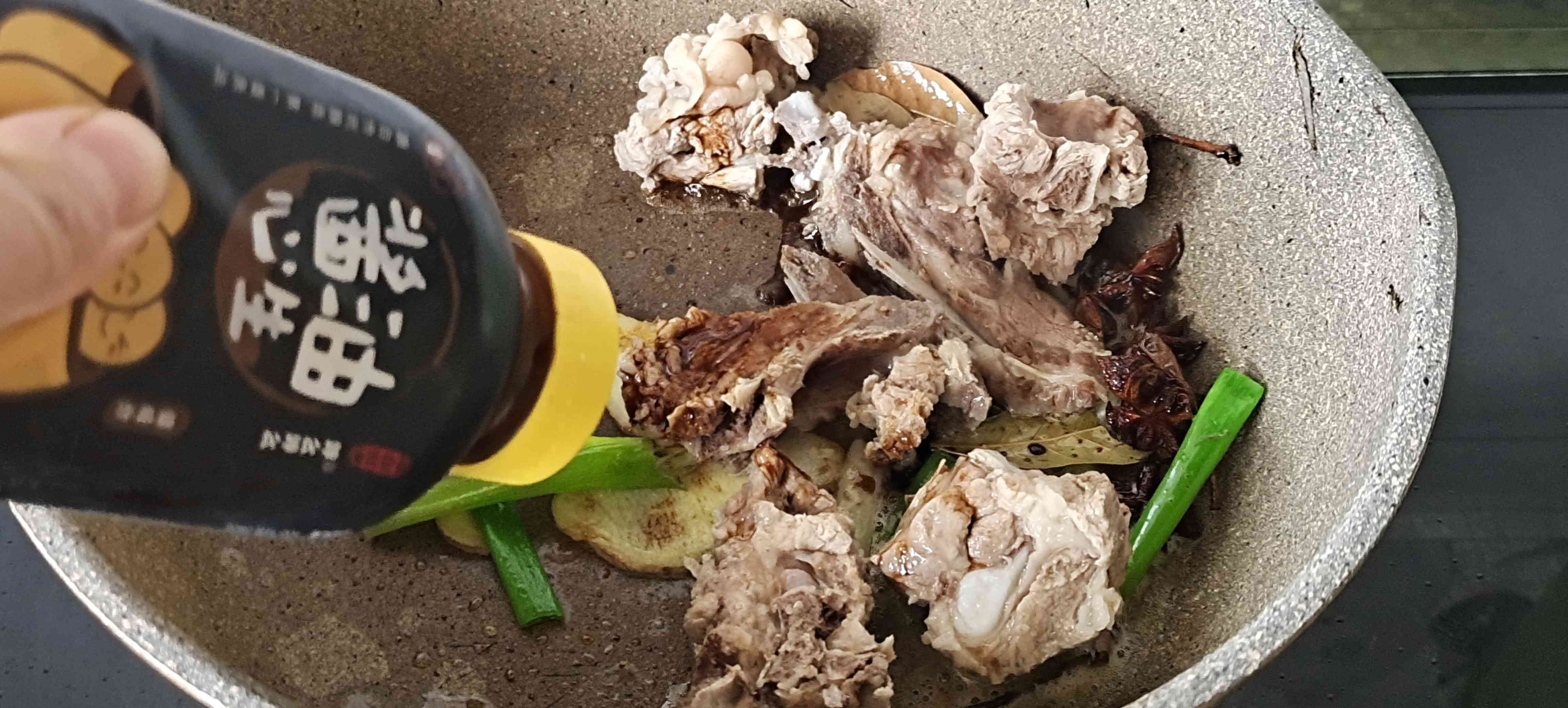 秋冬滋補養生…紅燒排骨山藥的做法-咸鮮味燒菜譜