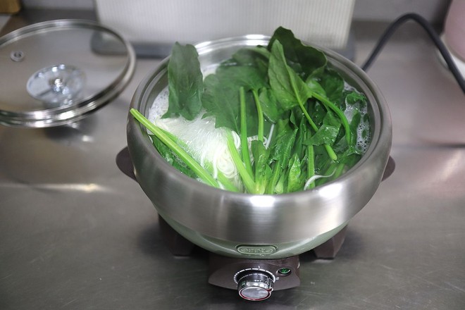 煎蛋菠菜湯面的做法-家常味煮菜譜