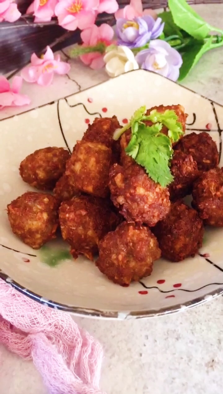 蓮藕肉丸的做法-家常味炸菜譜