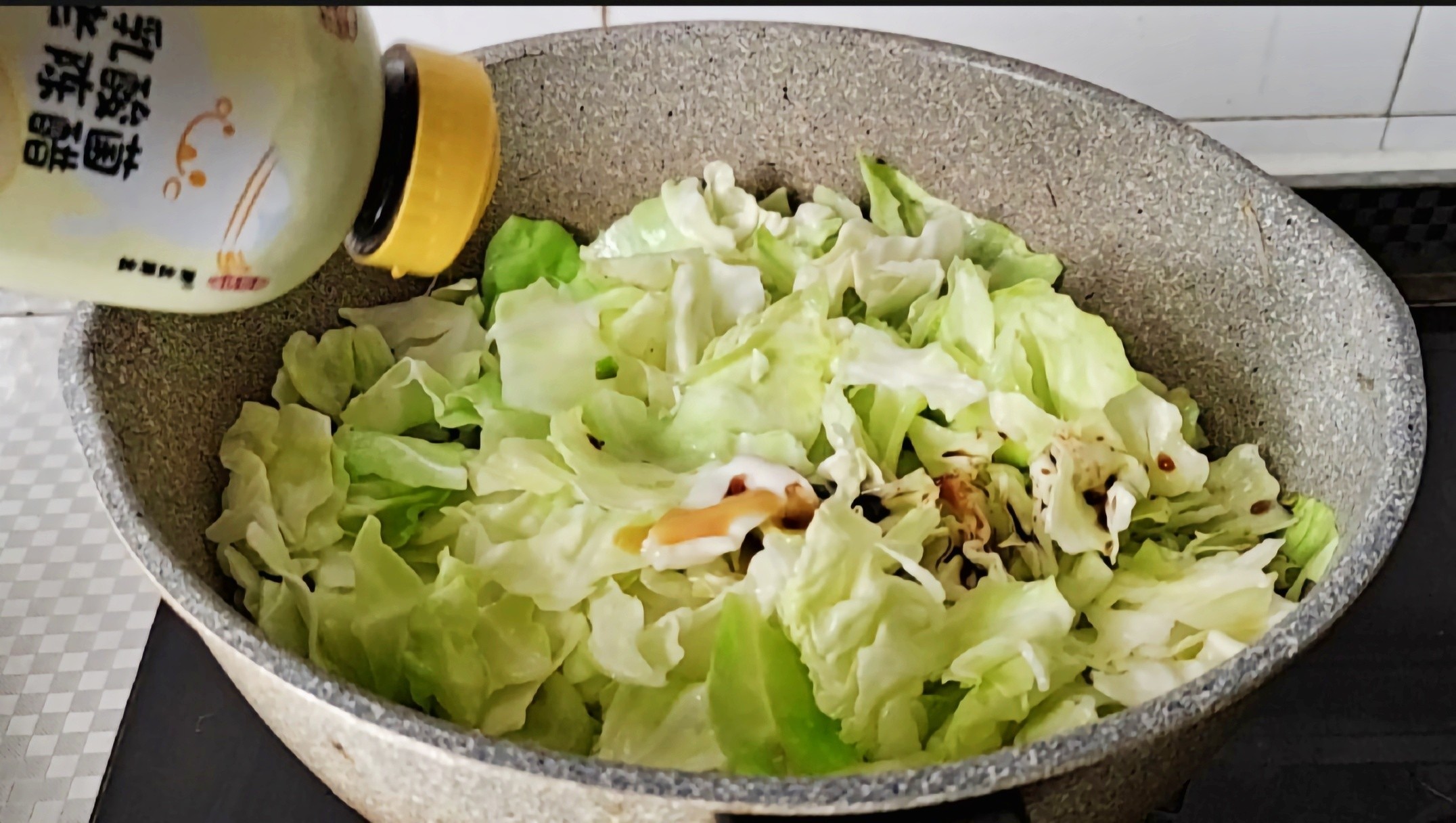 經(jīng)典家常菜…酸辣包菜的做法-酸辣味炒菜譜