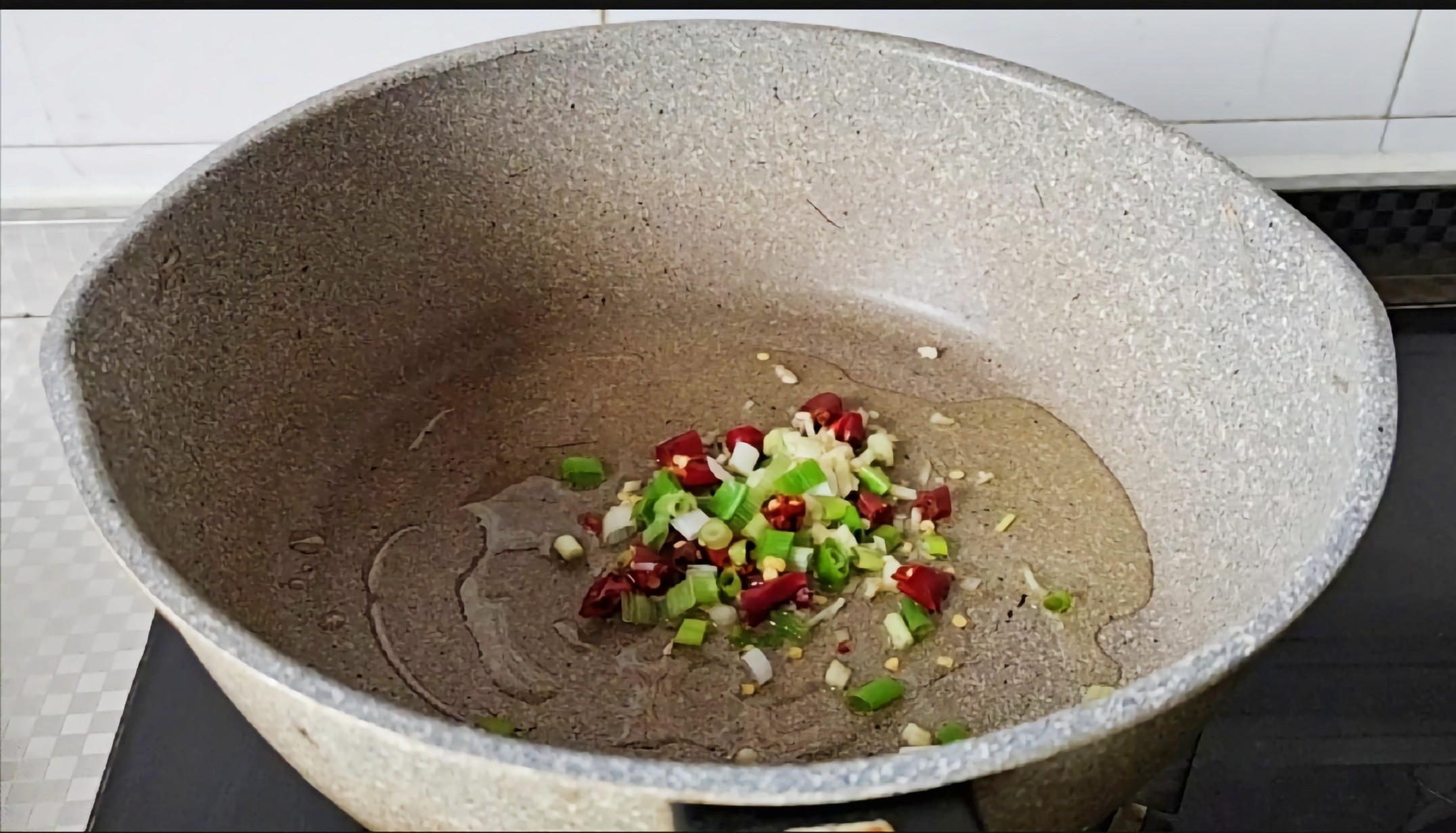 經(jīng)典家常菜…酸辣包菜的做法-酸辣味炒菜譜