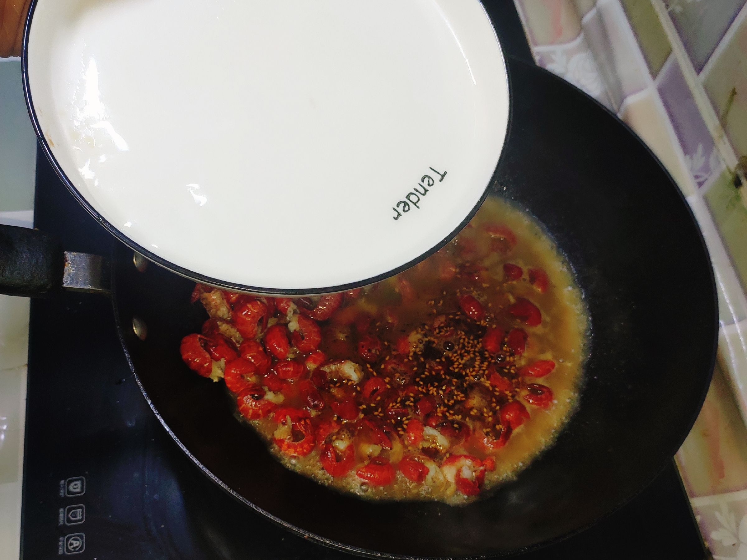 麻辣龍蝦尾的做法-麻辣味炒菜譜