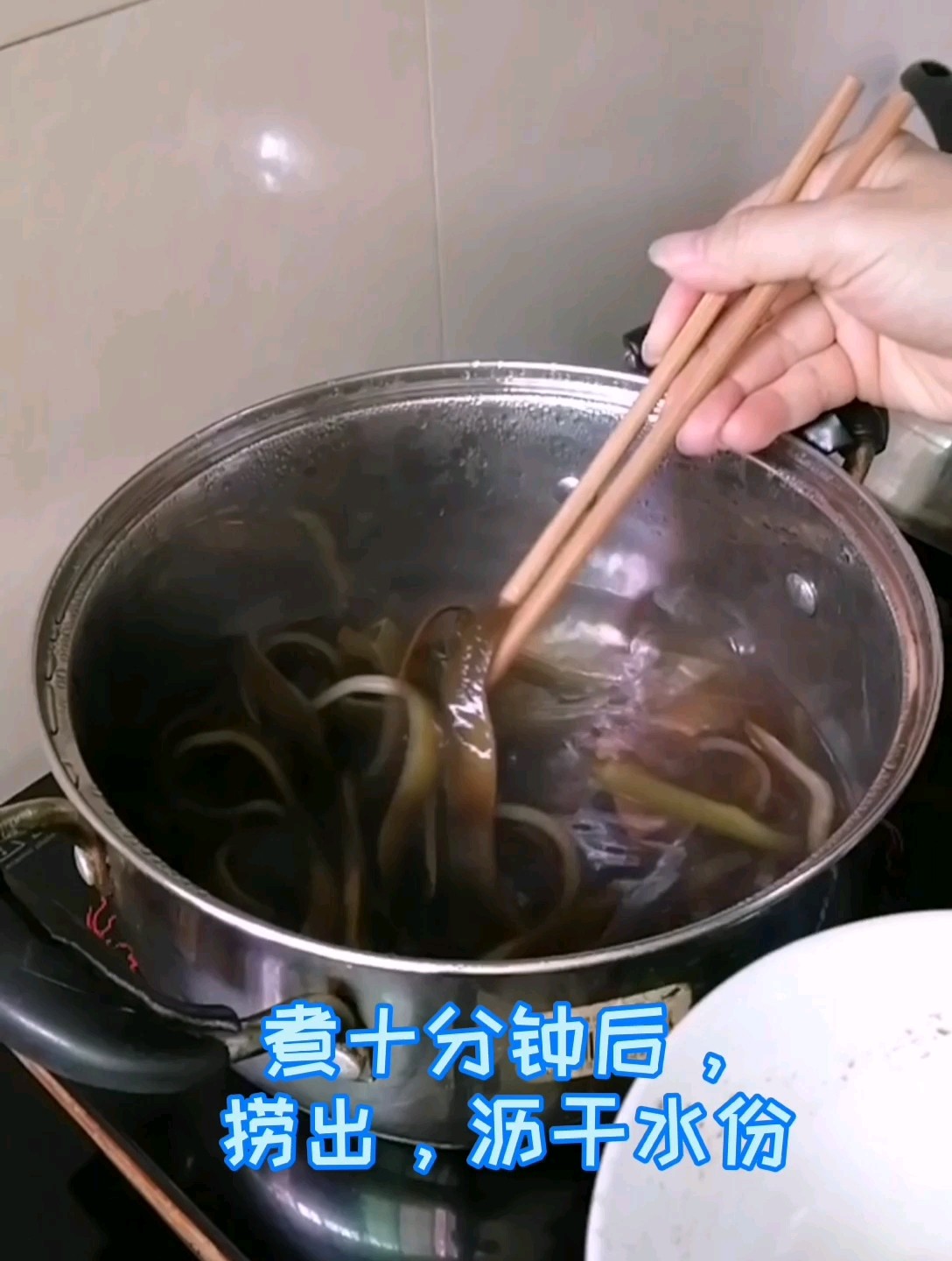 呷哺呷哺涼拌海帶的做法-香辣味拌菜譜