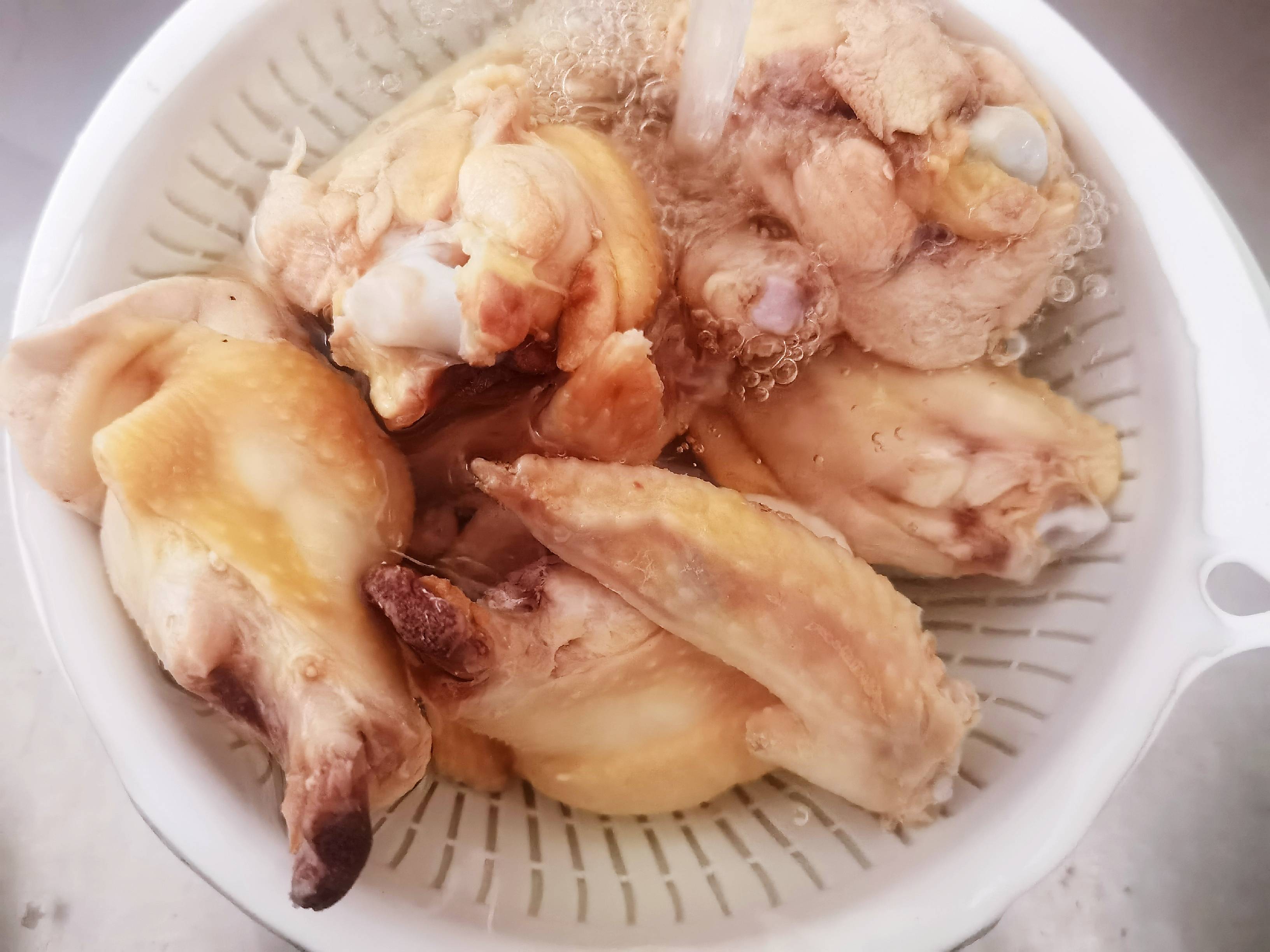 農(nóng)家田園燉雞翅的做法-家常味燉菜譜