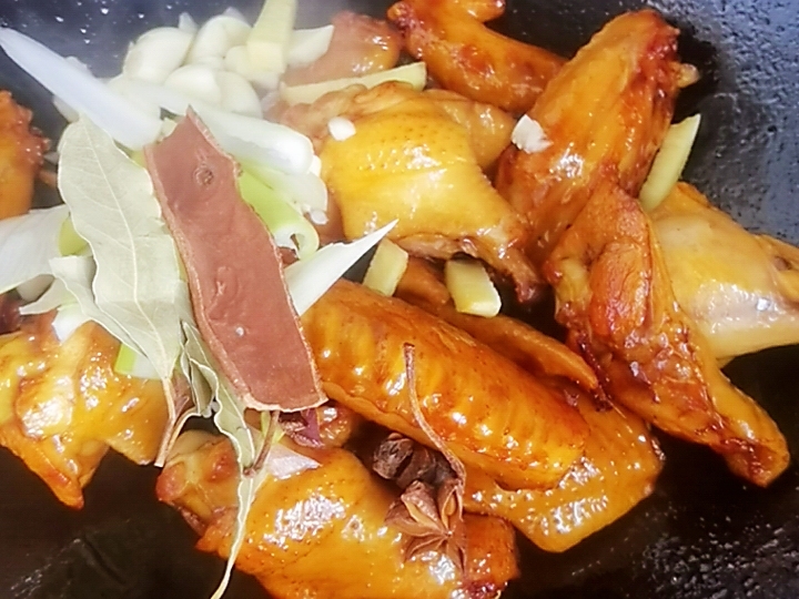 農(nóng)家田園燉雞翅的做法-家常味燉菜譜