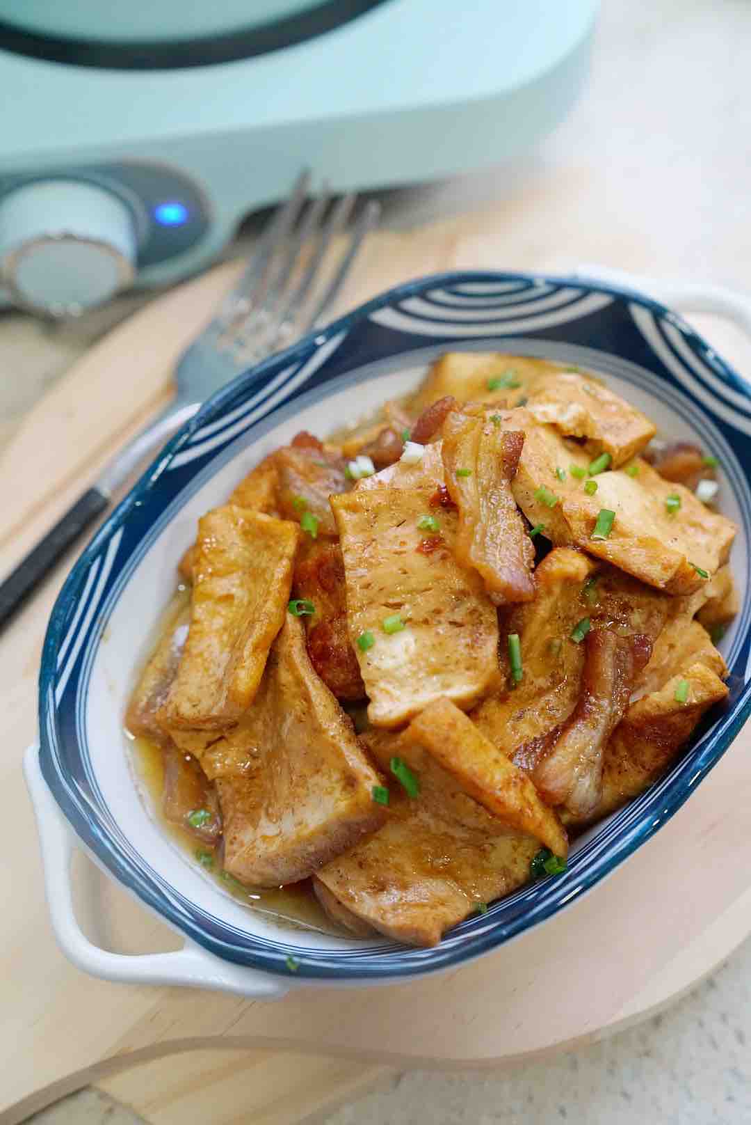 五花燒豆腐的做法-家常味燒菜譜