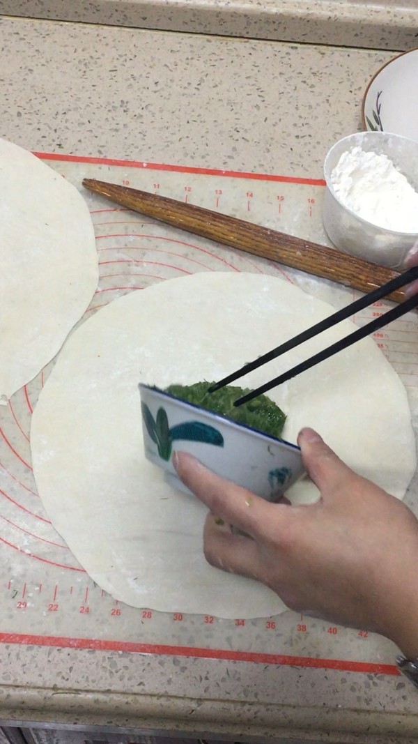 烙小茴香蛋餅的做法-家常味烙菜譜