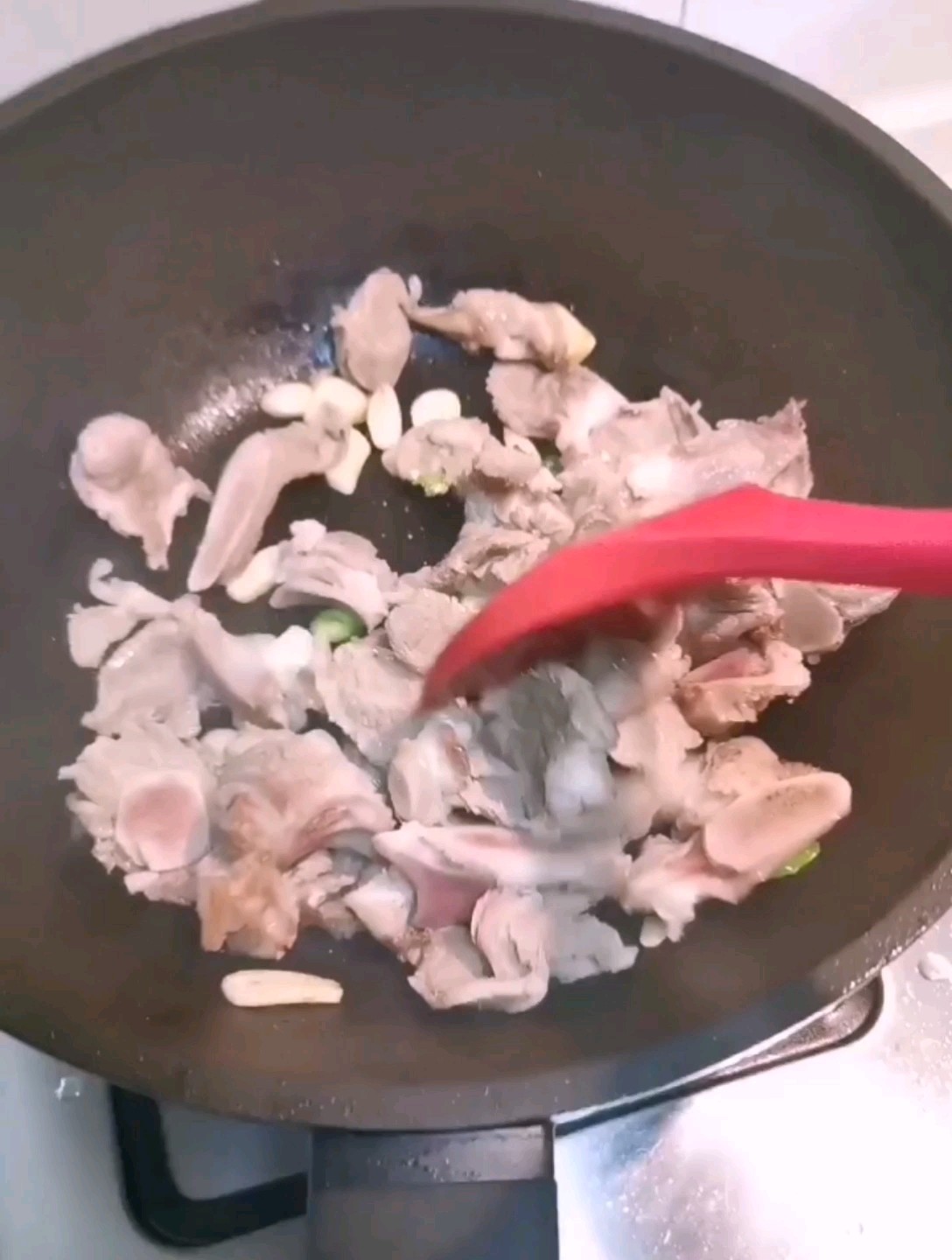 十三香小炒肉的做法-香辣味燒菜譜