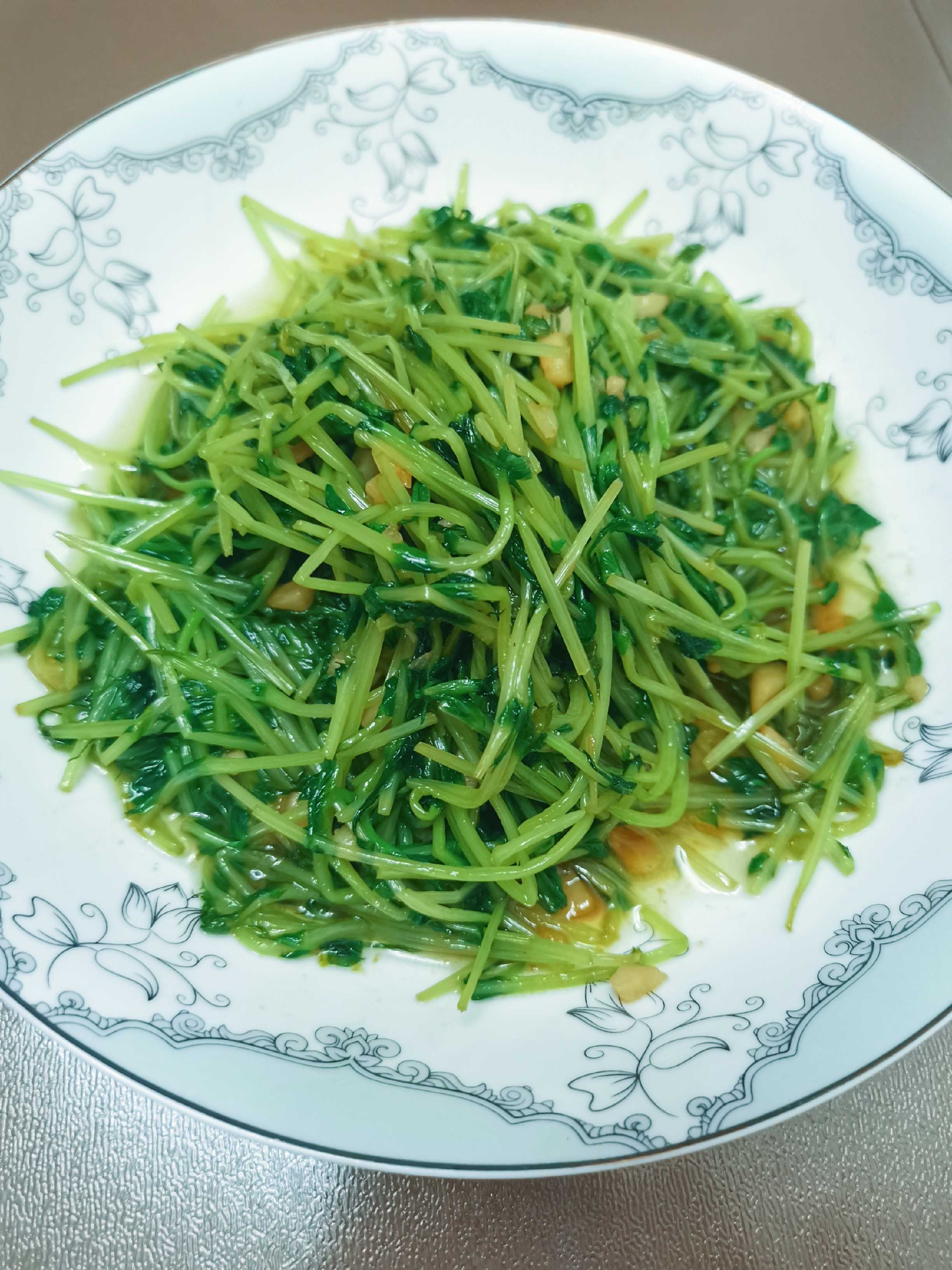 蒜蓉豆苗的做法-家常味炒菜譜