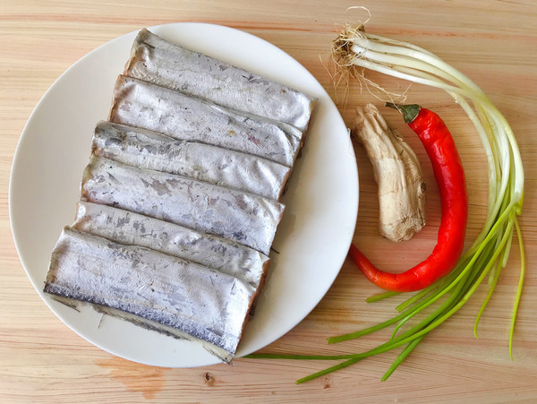 清蒸帶魚的做法-咸鮮味蒸菜譜