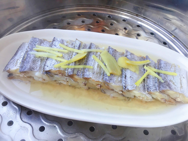 清蒸帶魚的做法-咸鮮味蒸菜譜