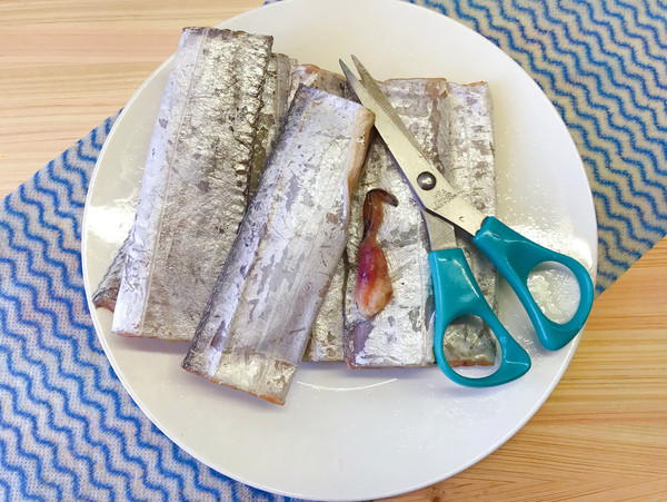 清蒸帶魚的做法-咸鮮味蒸菜譜