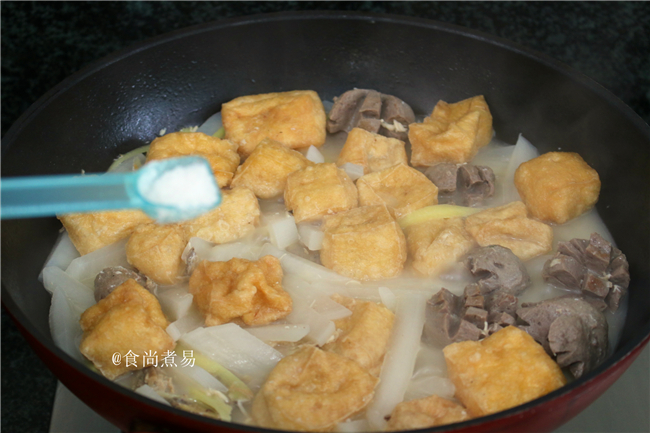 油豆腐牛筋丸蘿卜煲的做法-家常味煲菜譜