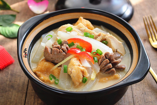 油豆腐牛筋丸蘿卜煲的做法-家常味煲菜譜