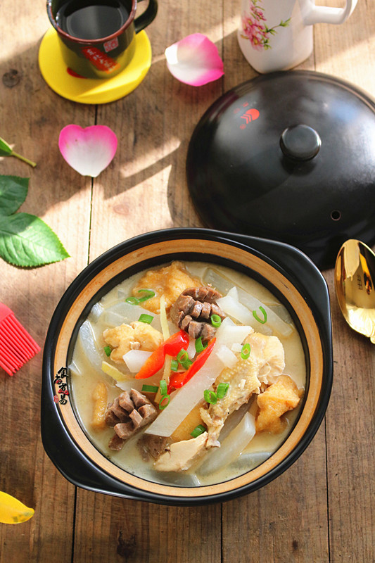 油豆腐牛筋丸蘿卜煲的做法-家常味煲菜譜