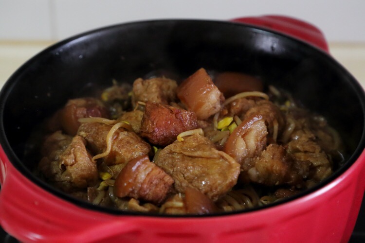 豆芽豆腐果燒五花肉的做法-家常味燒菜譜