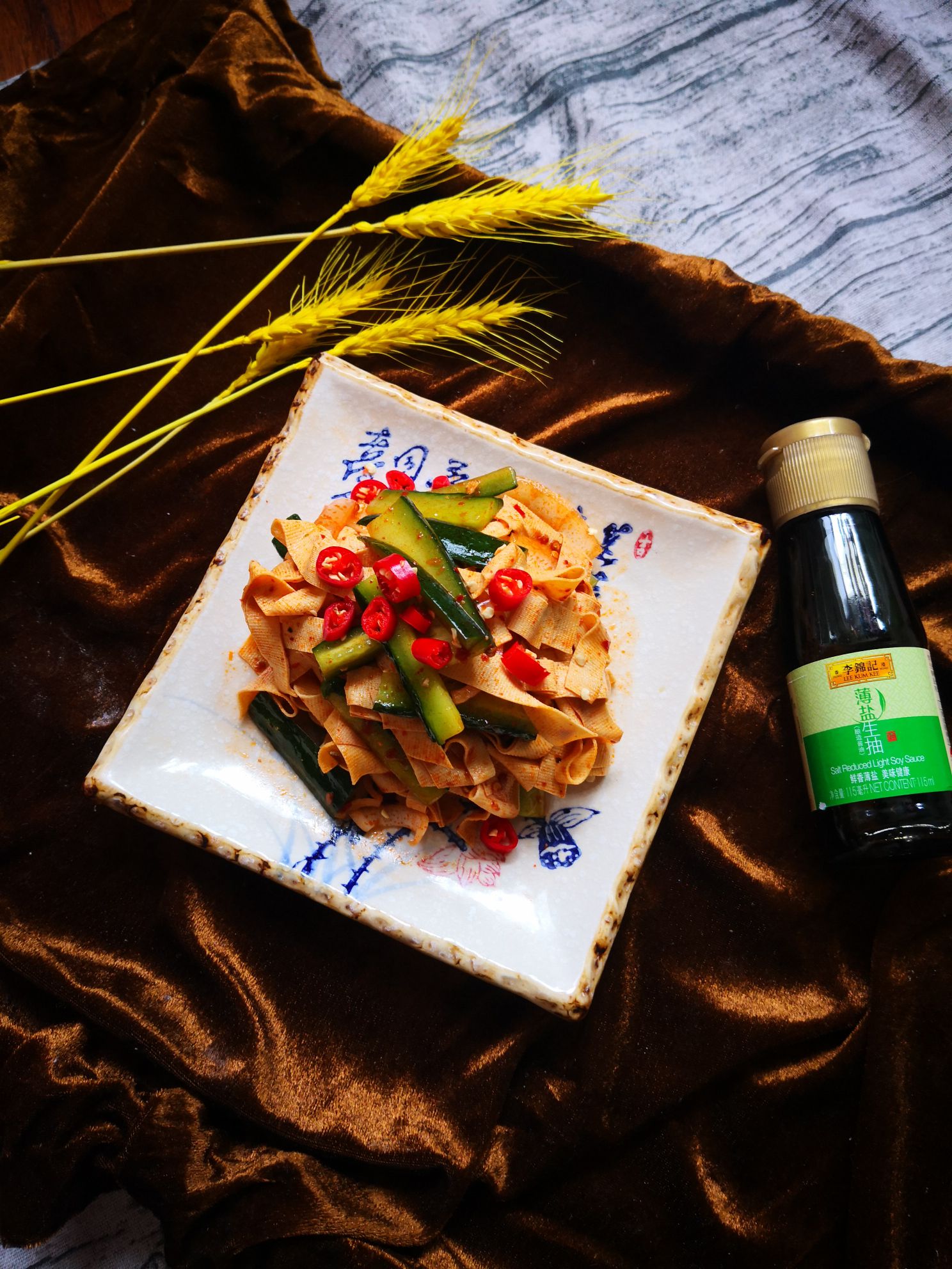 圓蔥干豆腐黃瓜條的做法-香辣味拌菜譜