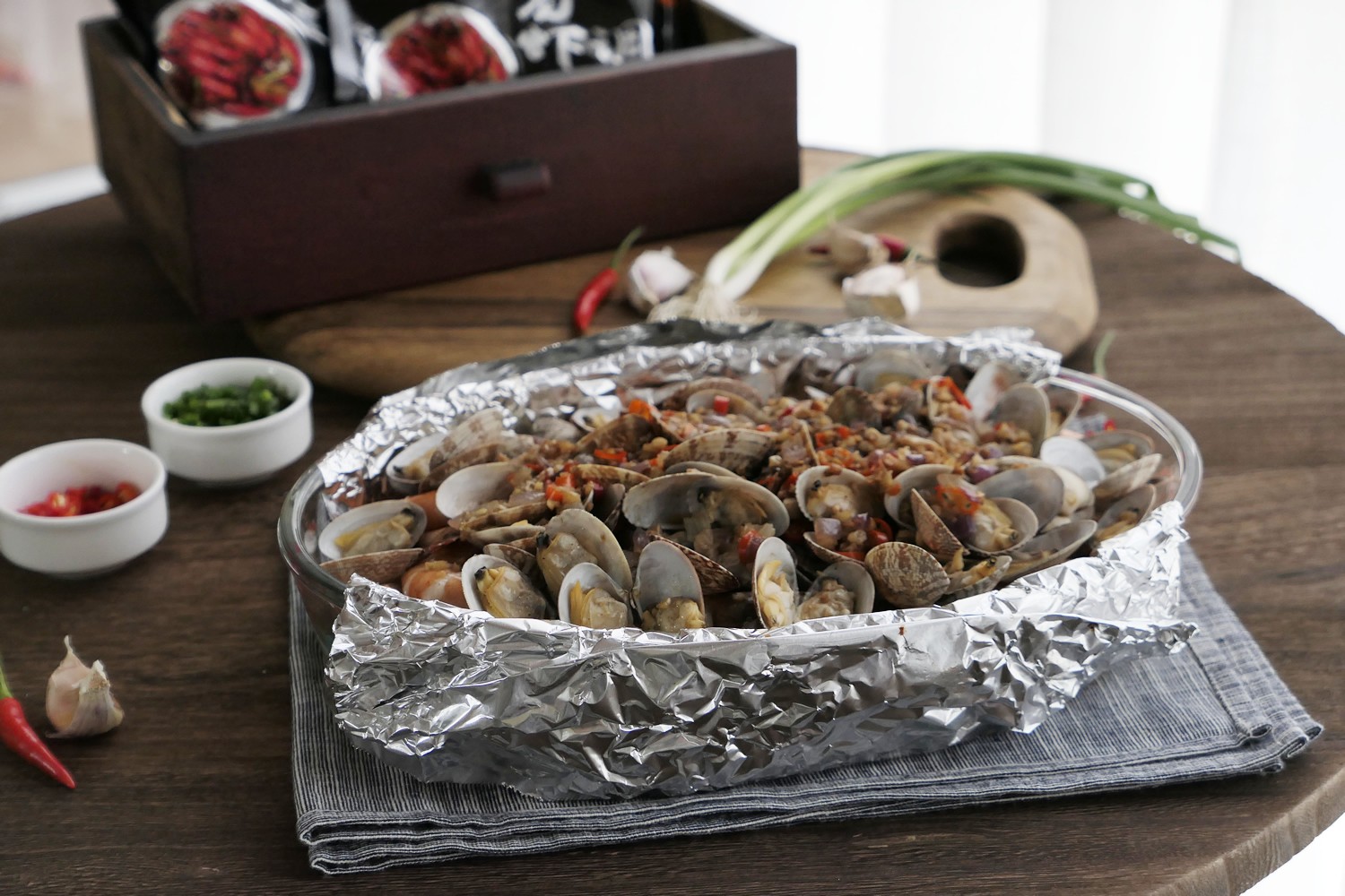 花甲鮮蝦焗粉絲的做法-香辣味烤菜譜