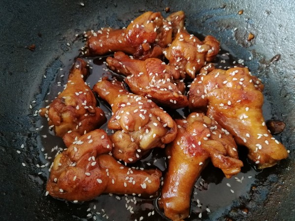 吮指雞翅根的做法-家常味炒菜譜