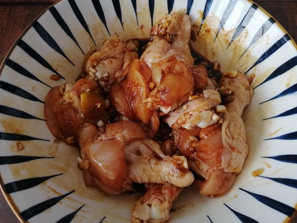 吮指雞翅根的做法-家常味炒菜譜