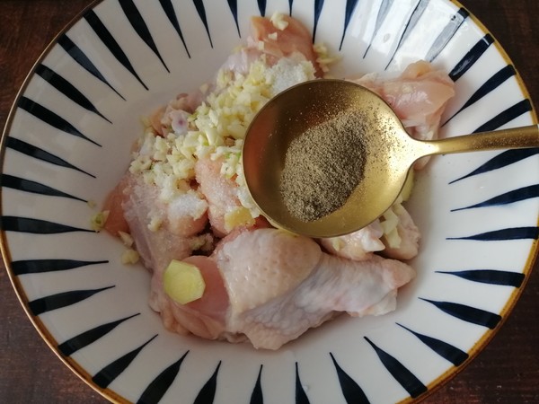 吮指雞翅根的做法-家常味炒菜譜