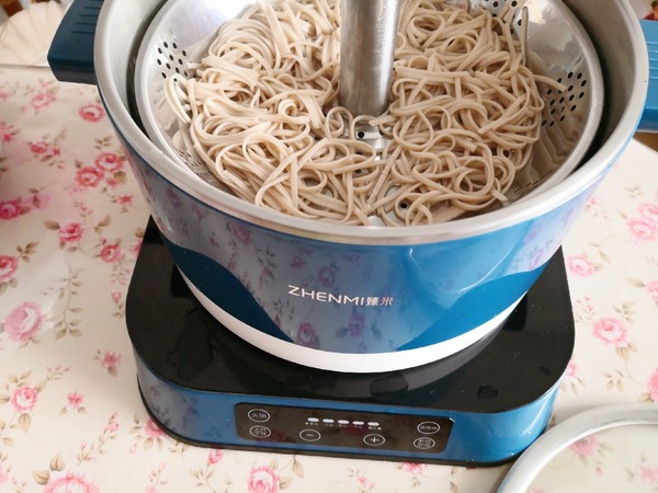 蕎麥面條雞蛋餅的做法-家常味煎菜譜