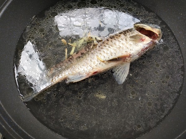 鯽魚平菇面的做法-家常味煮菜譜