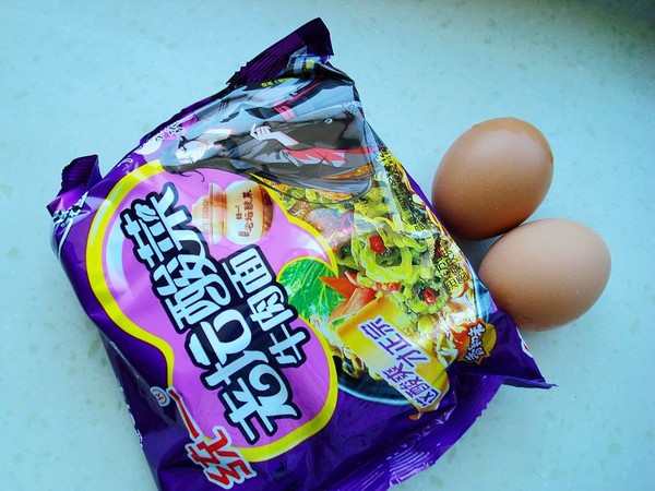 泡面煎蛋的做法-家常味煎菜譜