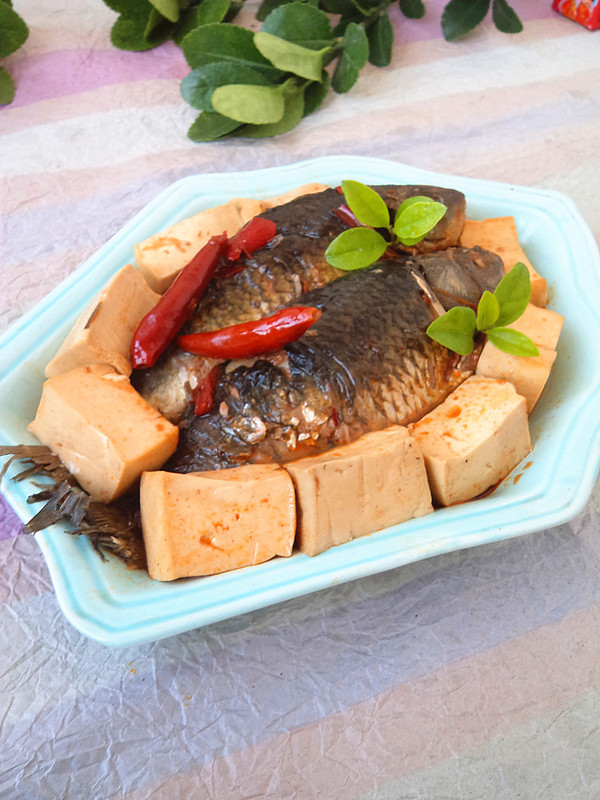 豆腐燒鯽魚的做法-咸鮮味燒菜譜