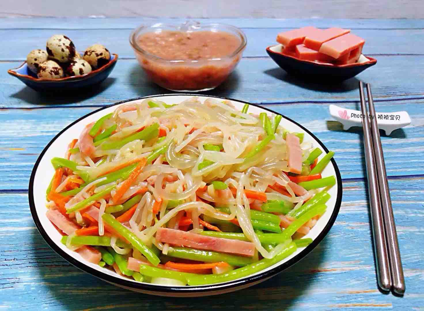 豆芽茼蒿火腿炒粉條的做法-家常味炒菜譜