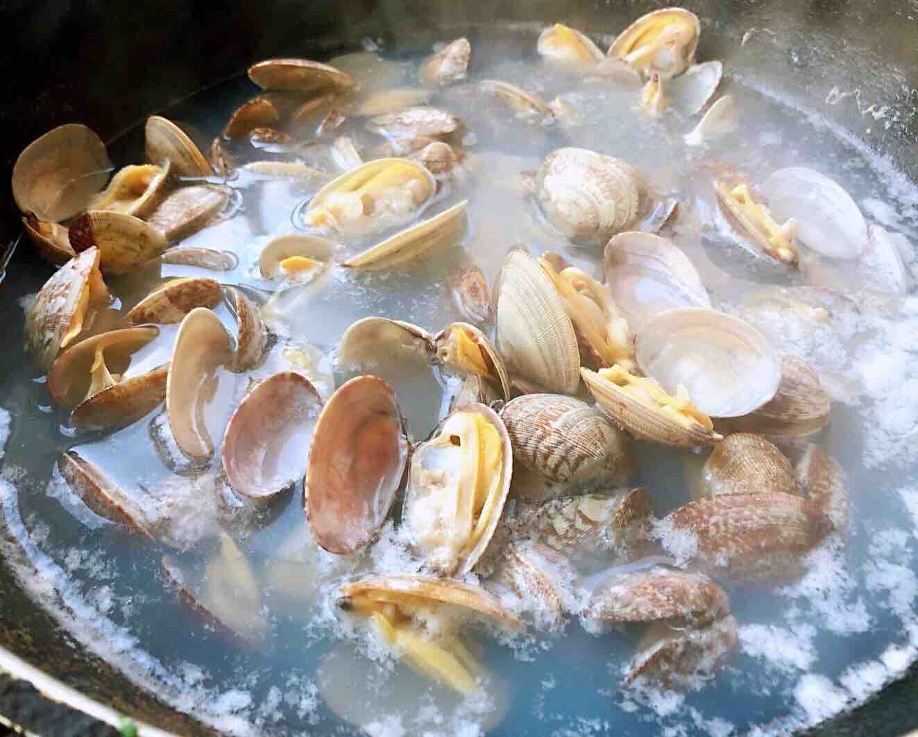 蒜蓉粉絲蒸花蛤的做法-蒜香味蒸菜譜