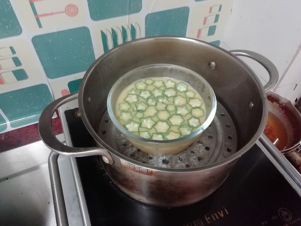 秋葵蒸蛋羹的做法-咸鮮味蒸菜譜