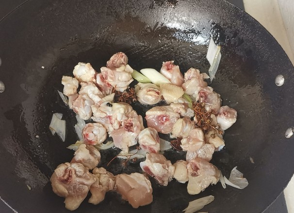 木耳炒雞的做法-咸鮮味炒菜譜