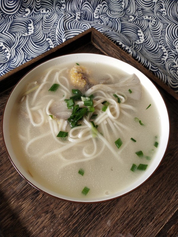 鯽魚平菇面的做法-家常味煮菜譜