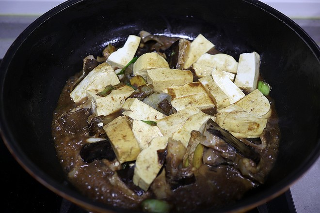 老板魚燉豆腐的做法-蒜香味燉菜譜